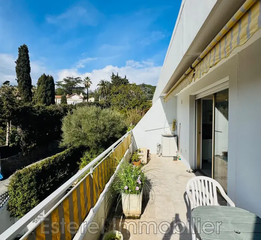 Studio exceptionnel avec terrasse à Cannes dans résidence de luxe 
