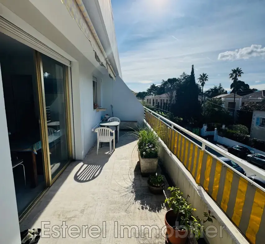 Studio exceptionnel avec terrasse à Cannes dans résidence de luxe 