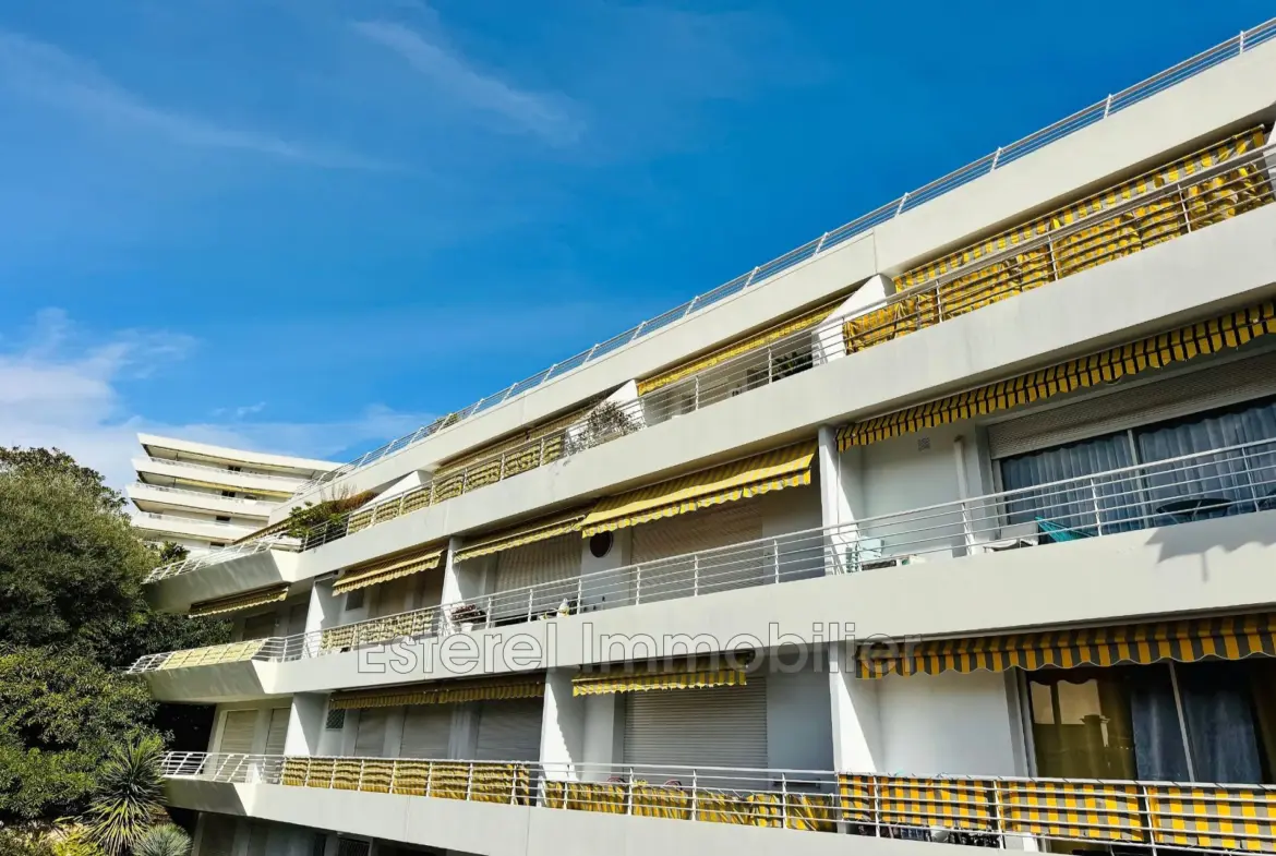 Studio exceptionnel avec terrasse à Cannes dans résidence de luxe 
