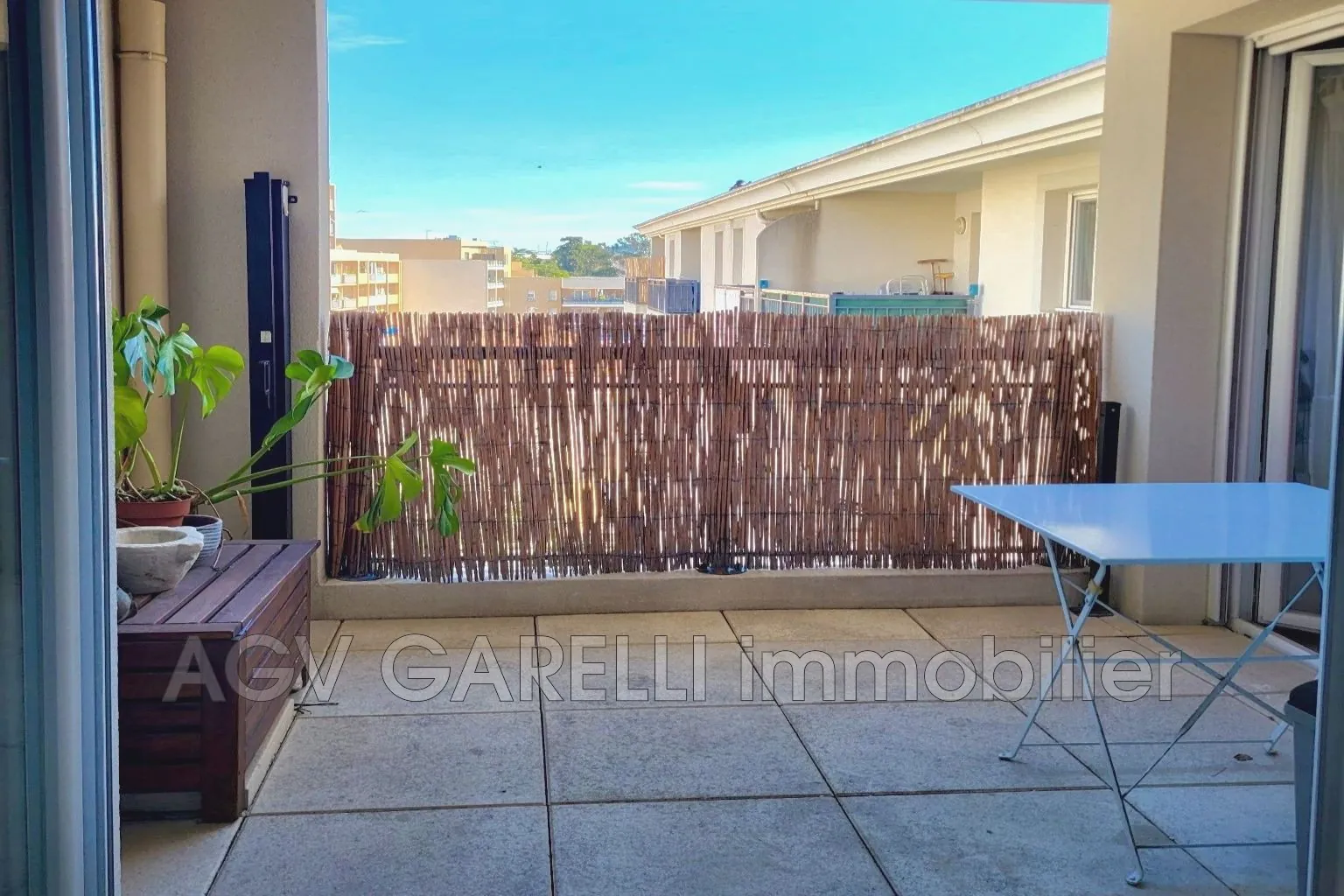 À vendre appartement T2 avec terrasse et garage à Toulon Est 