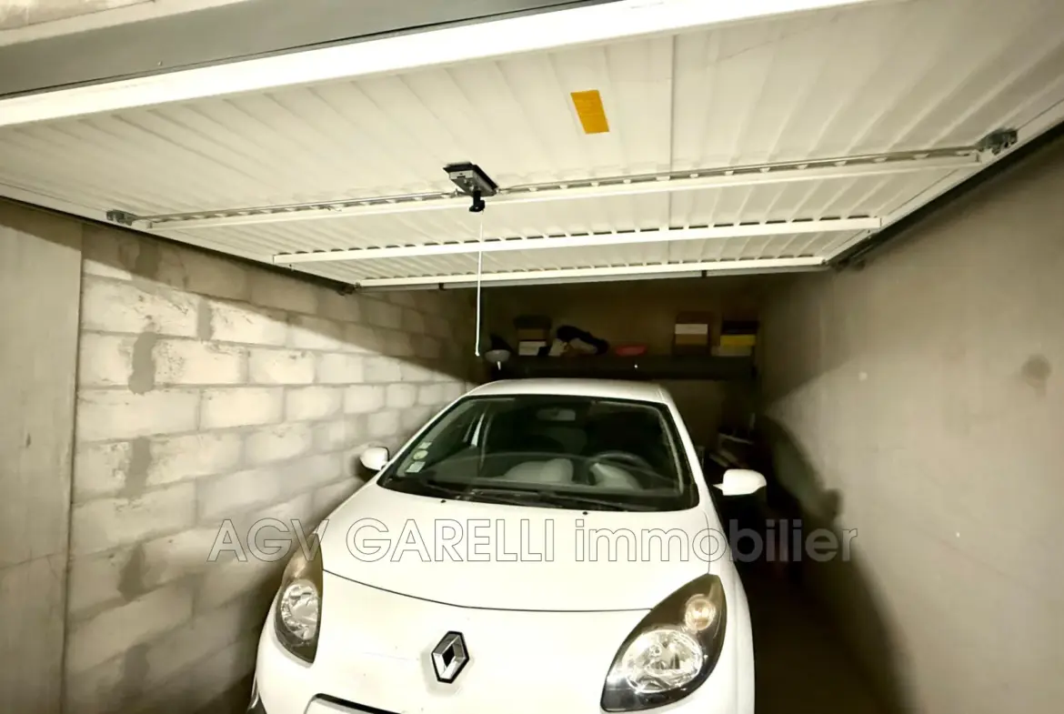 À vendre appartement T2 avec terrasse et garage à Toulon Est 