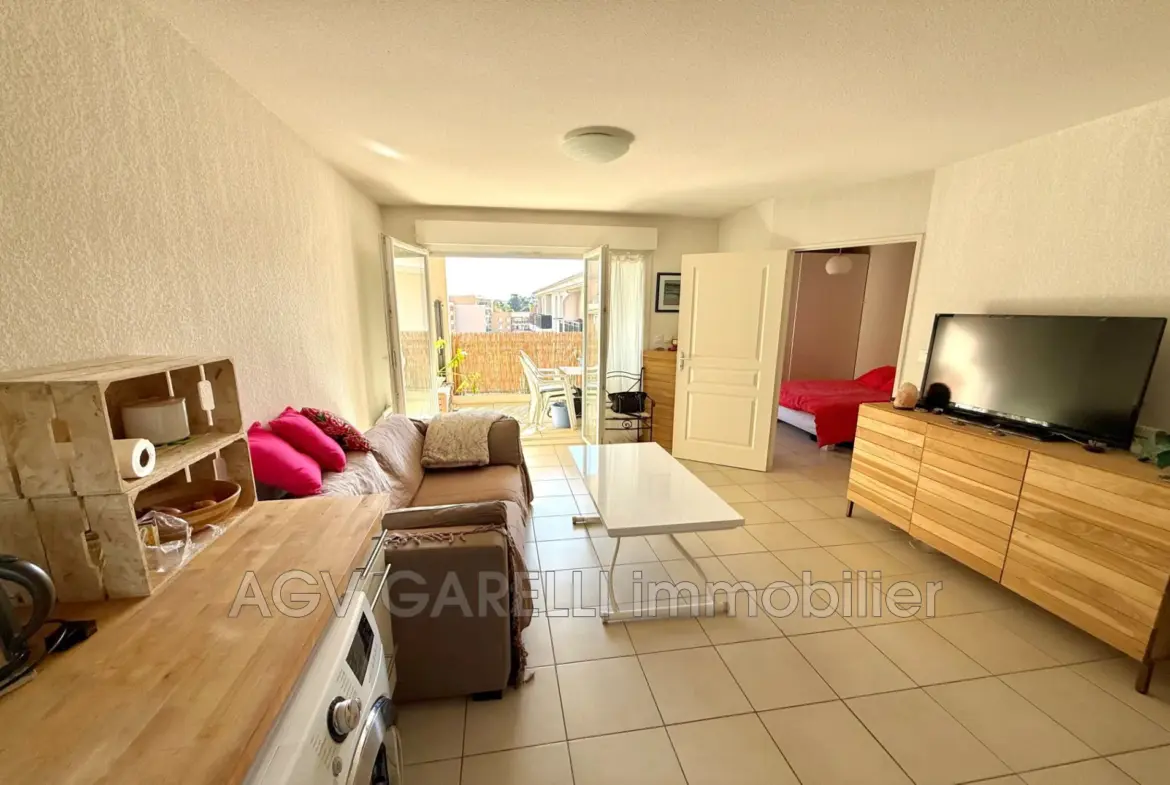 À vendre appartement T2 avec terrasse et garage à Toulon Est 