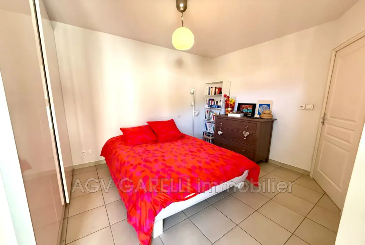 À vendre appartement T2 avec terrasse et garage à Toulon Est 