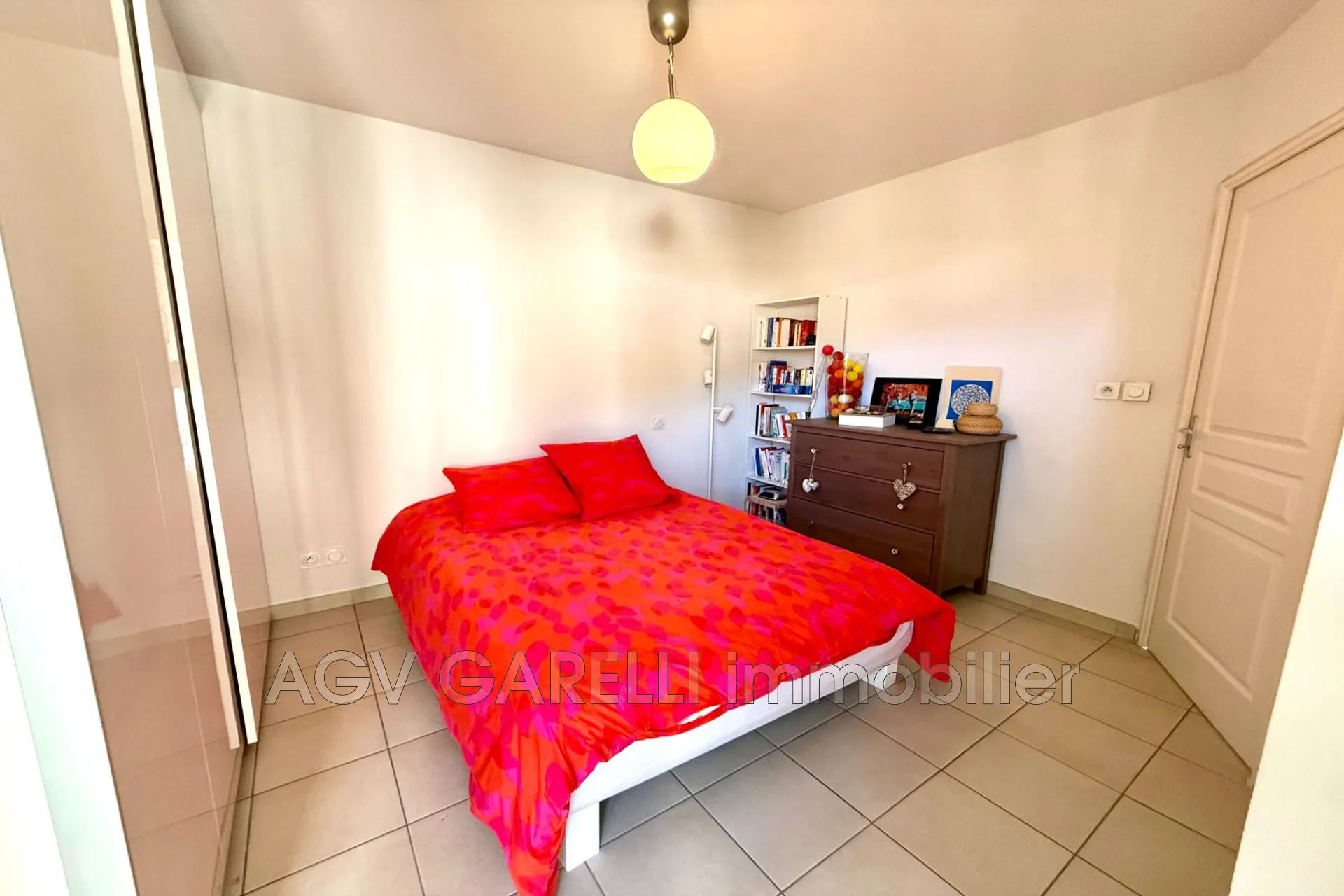 À vendre appartement T2 avec terrasse et garage à Toulon Est 