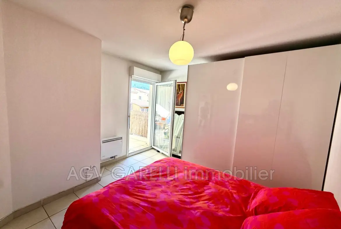 À vendre appartement T2 avec terrasse et garage à Toulon Est 