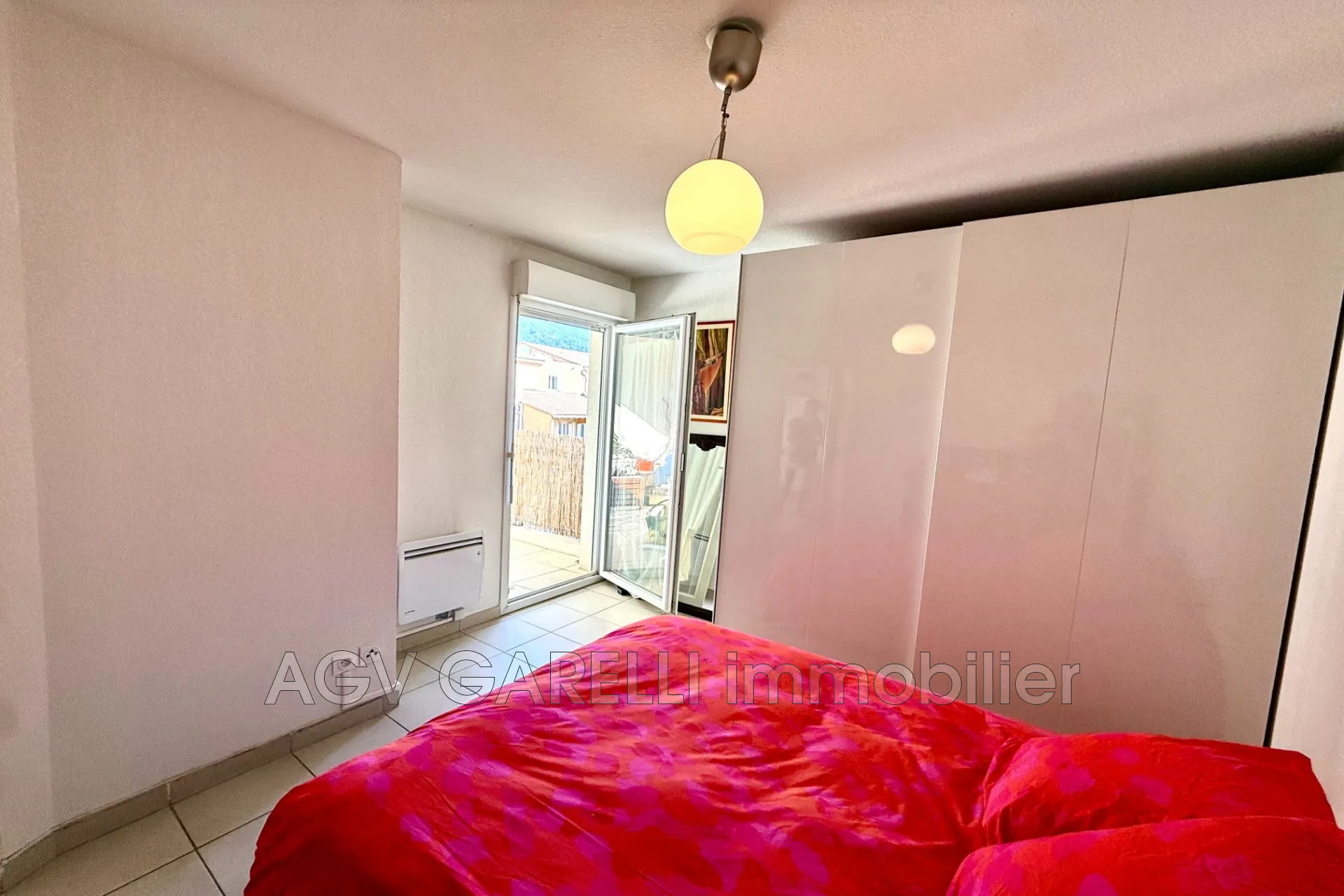 À vendre appartement T2 avec terrasse et garage à Toulon Est 