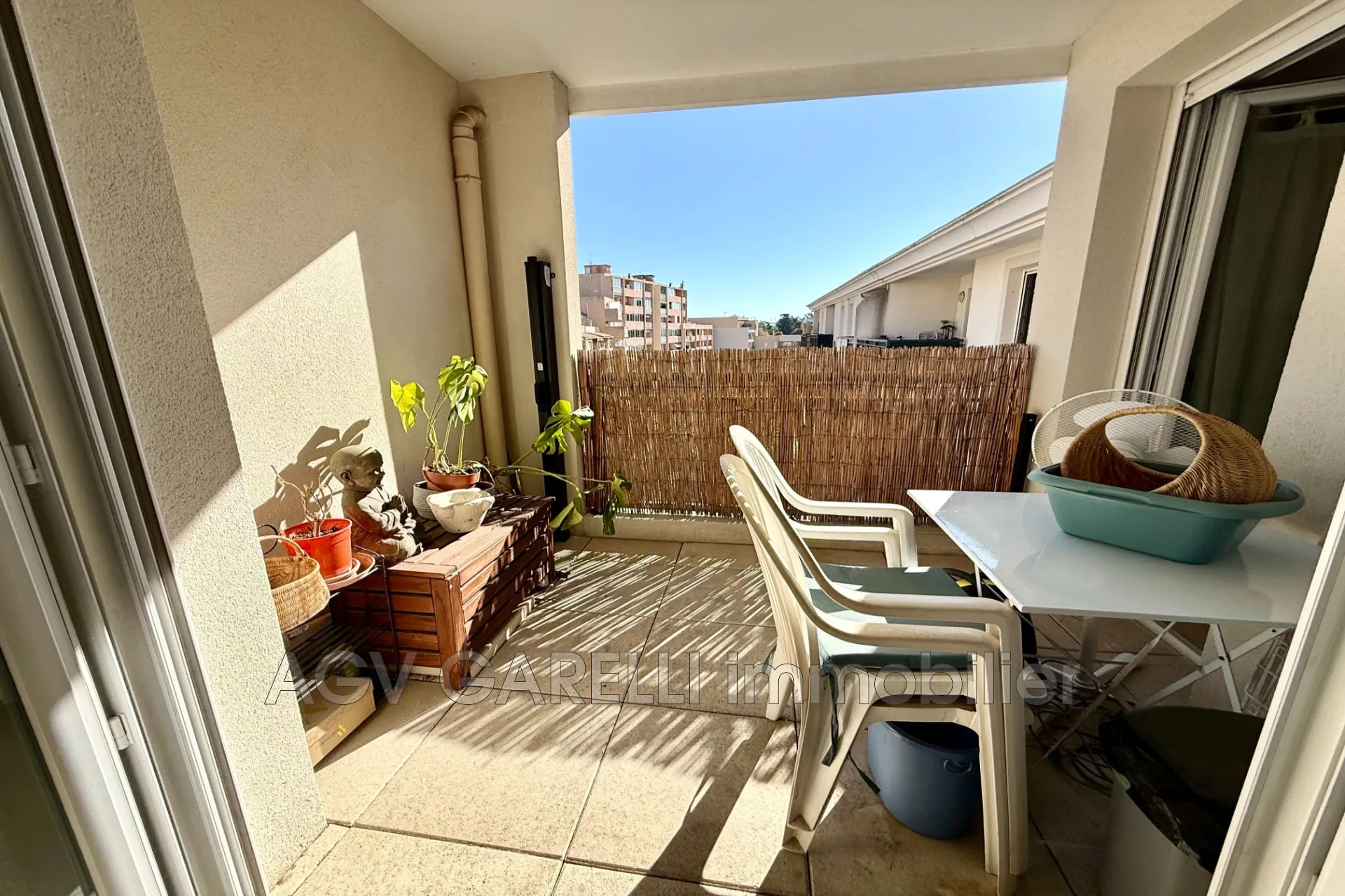 À vendre appartement T2 avec terrasse et garage à Toulon Est 