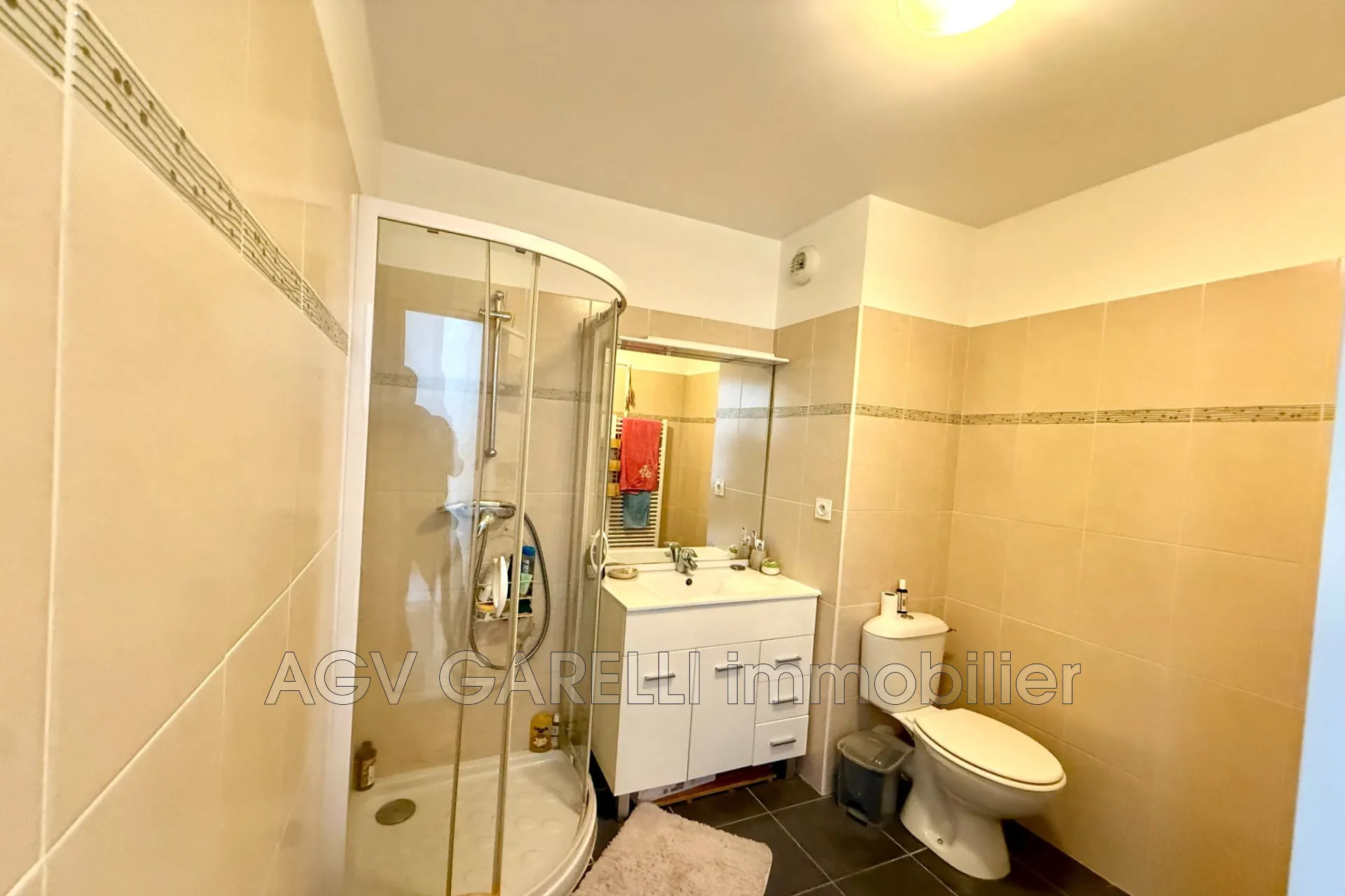 À vendre appartement T2 avec terrasse et garage à Toulon Est 