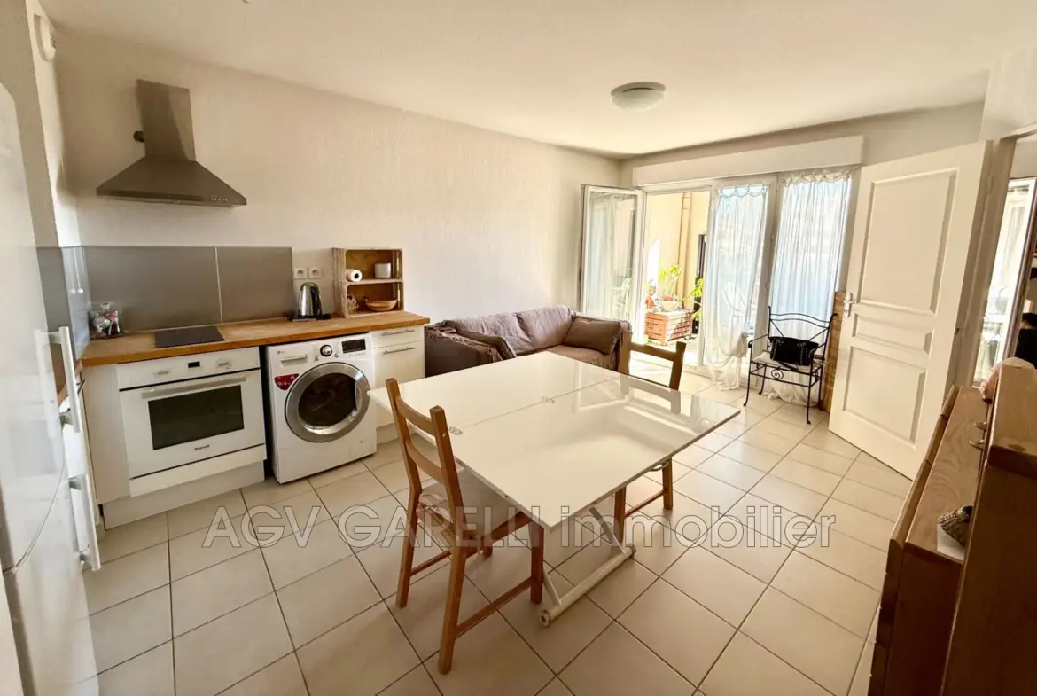 À vendre appartement T2 avec terrasse et garage à Toulon Est 
