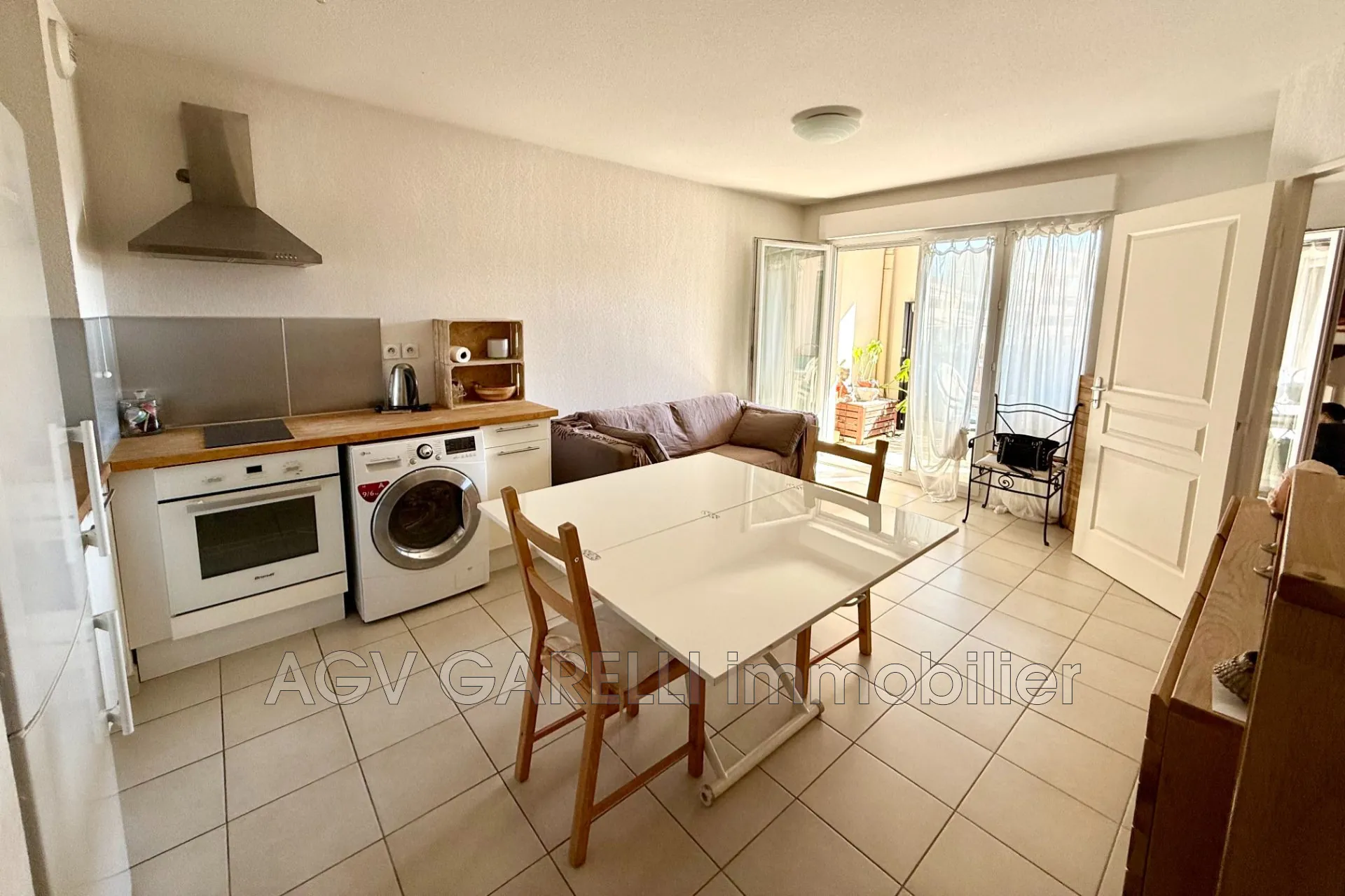 À vendre appartement T2 avec terrasse et garage à Toulon Est 