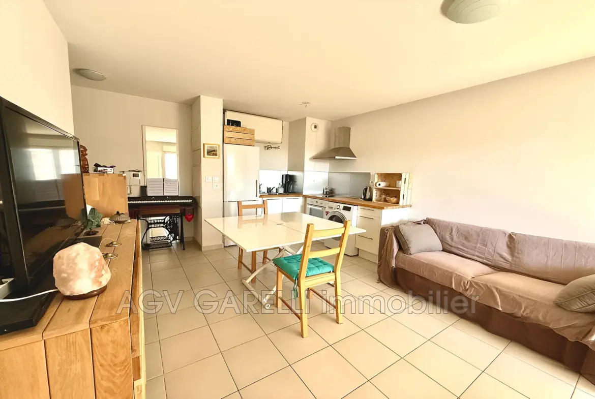 À vendre appartement T2 avec terrasse et garage à Toulon Est 