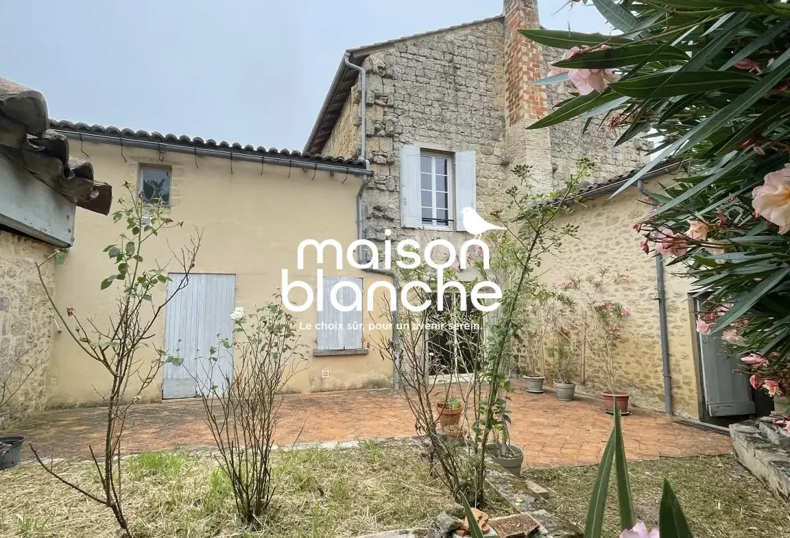 Belle maison en pierre avec jardin et potentiel à Blasimon 