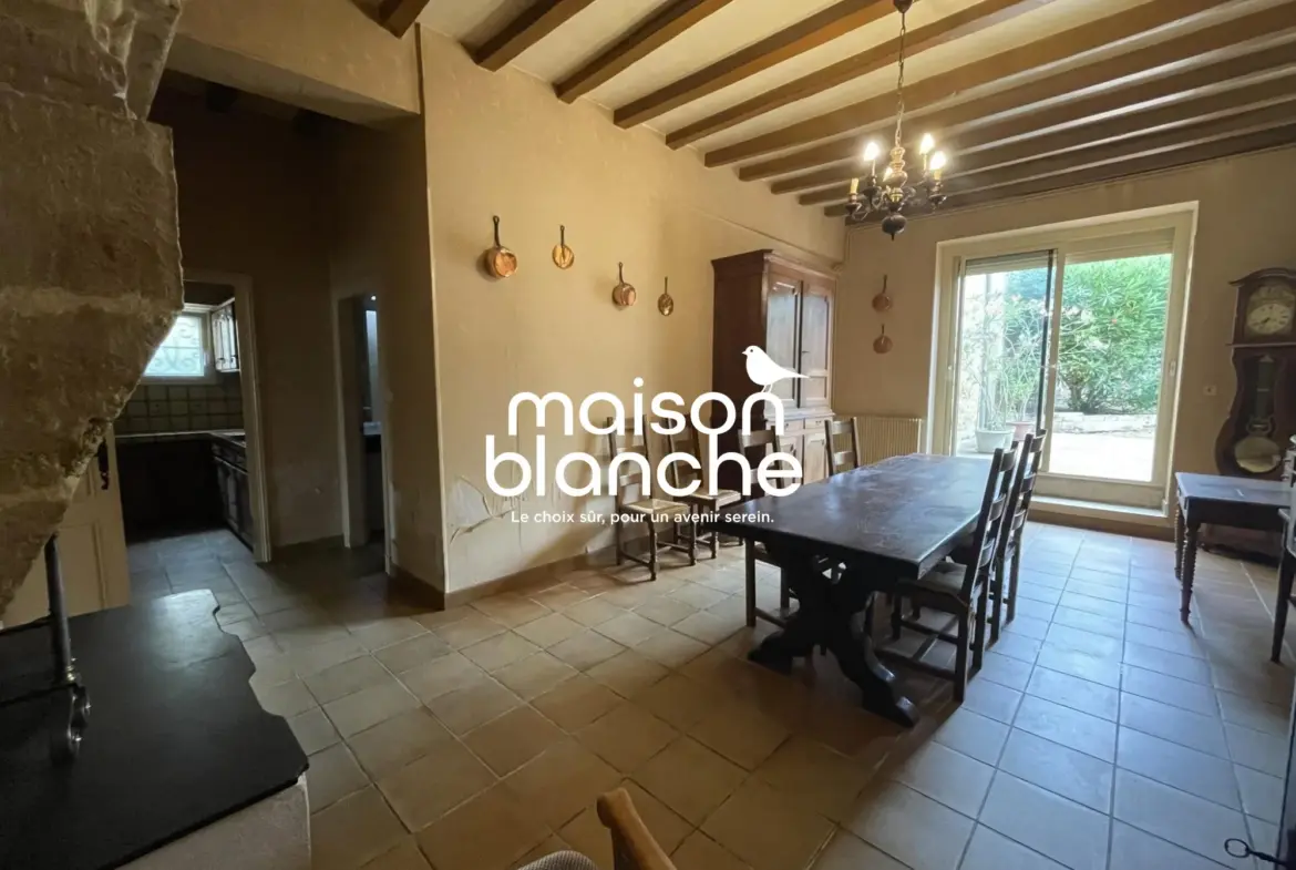 Belle maison en pierre avec jardin et potentiel à Blasimon 