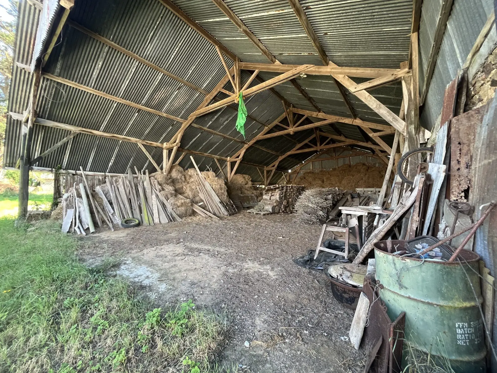 Dépendances en pierres avec terrain à Saint Lumine de Coutais - Cadre bucolique 