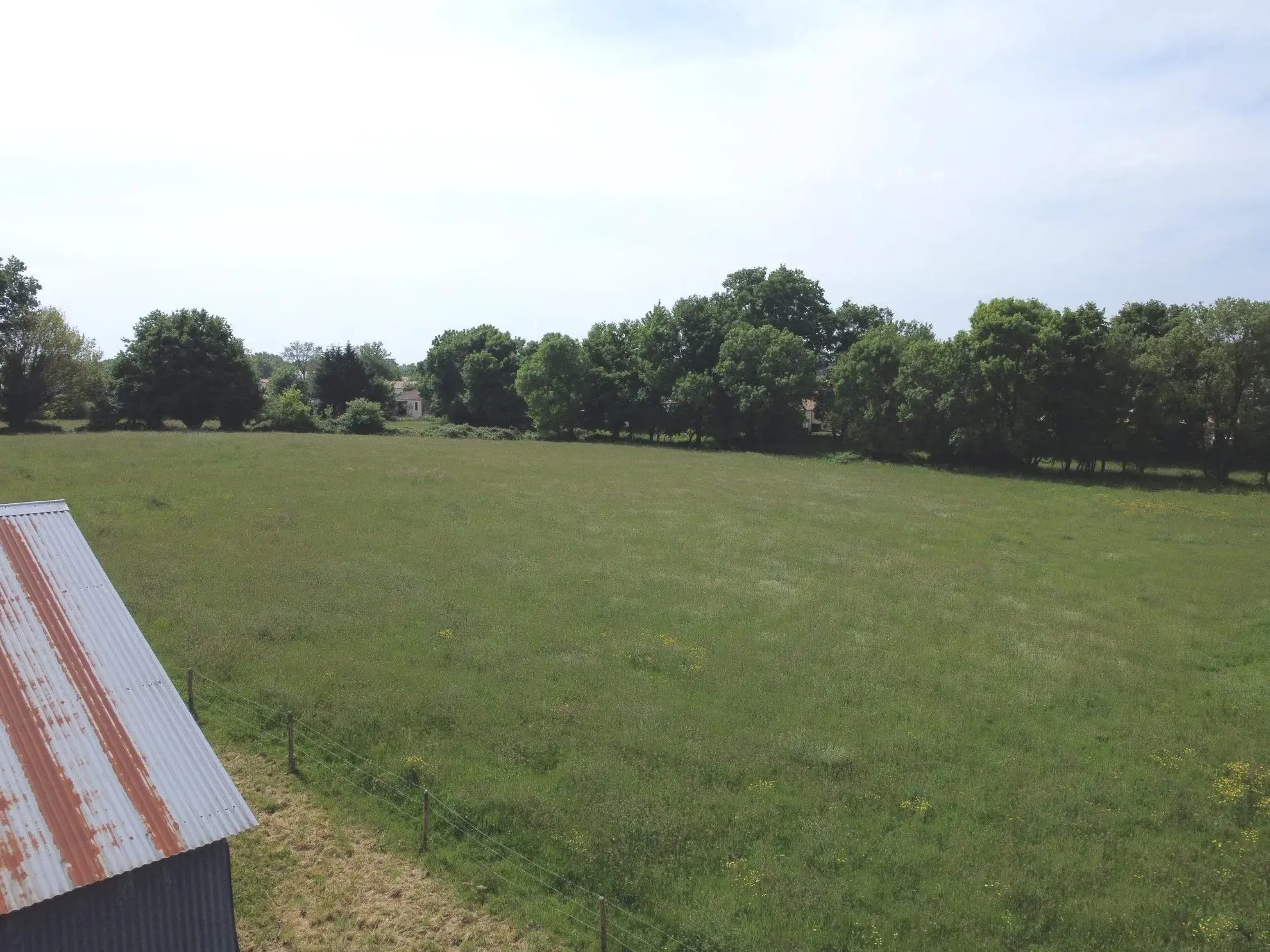 Dépendances en pierres avec terrain à Saint Lumine de Coutais - Cadre bucolique 