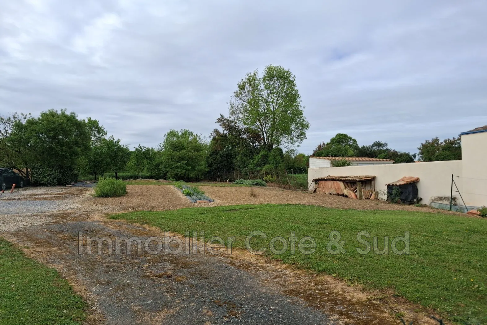 Terrain à vendre à Croix-Chapeau (17220) – Opportunité d'investissement immobilier