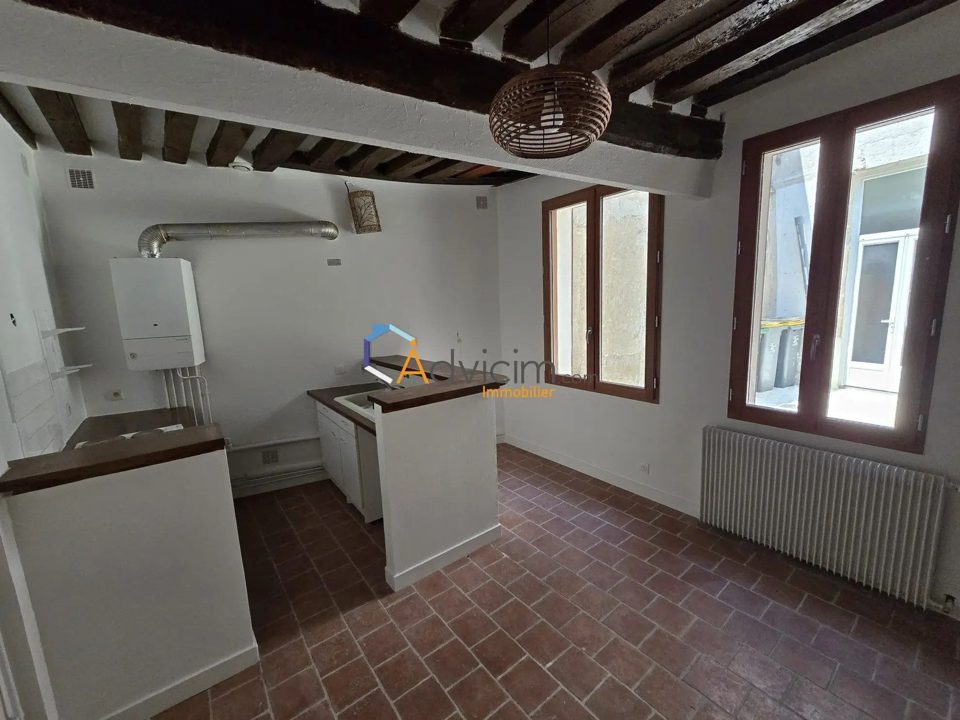 Maison ancienne à vendre à Orléans avec terrasse et potentiel de rénovation 