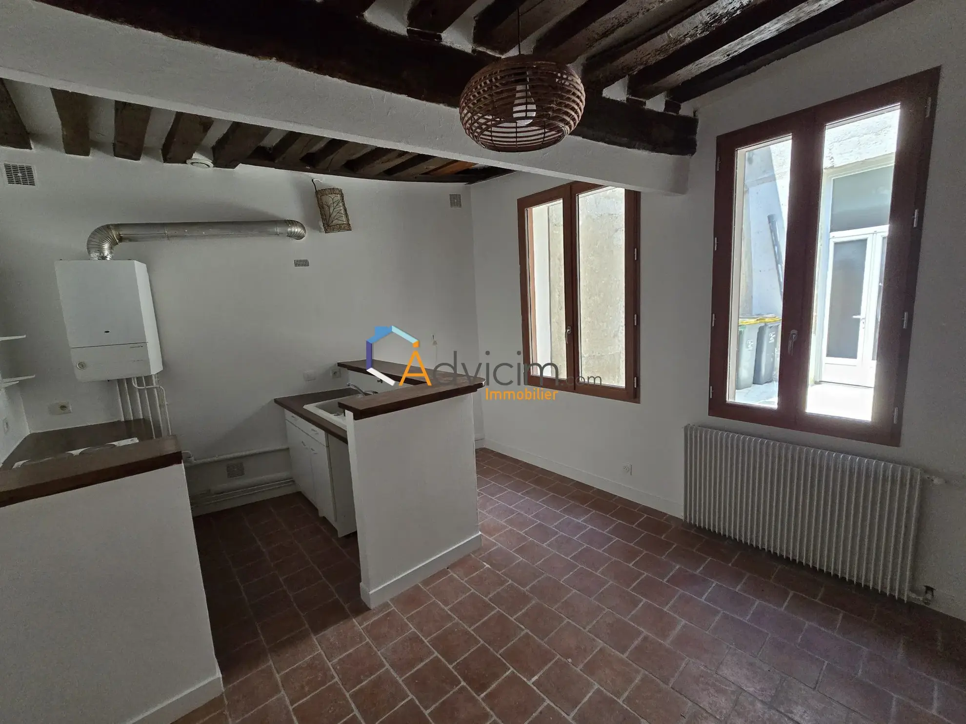 Maison ancienne à vendre à Orléans avec terrasse et potentiel de rénovation 