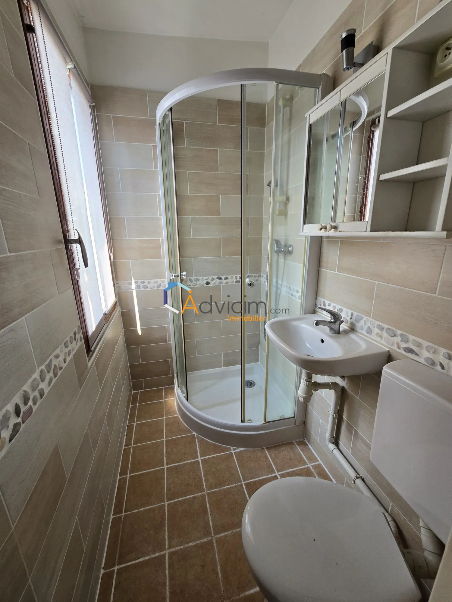 Maison ancienne à vendre à Orléans avec terrasse et potentiel de rénovation 