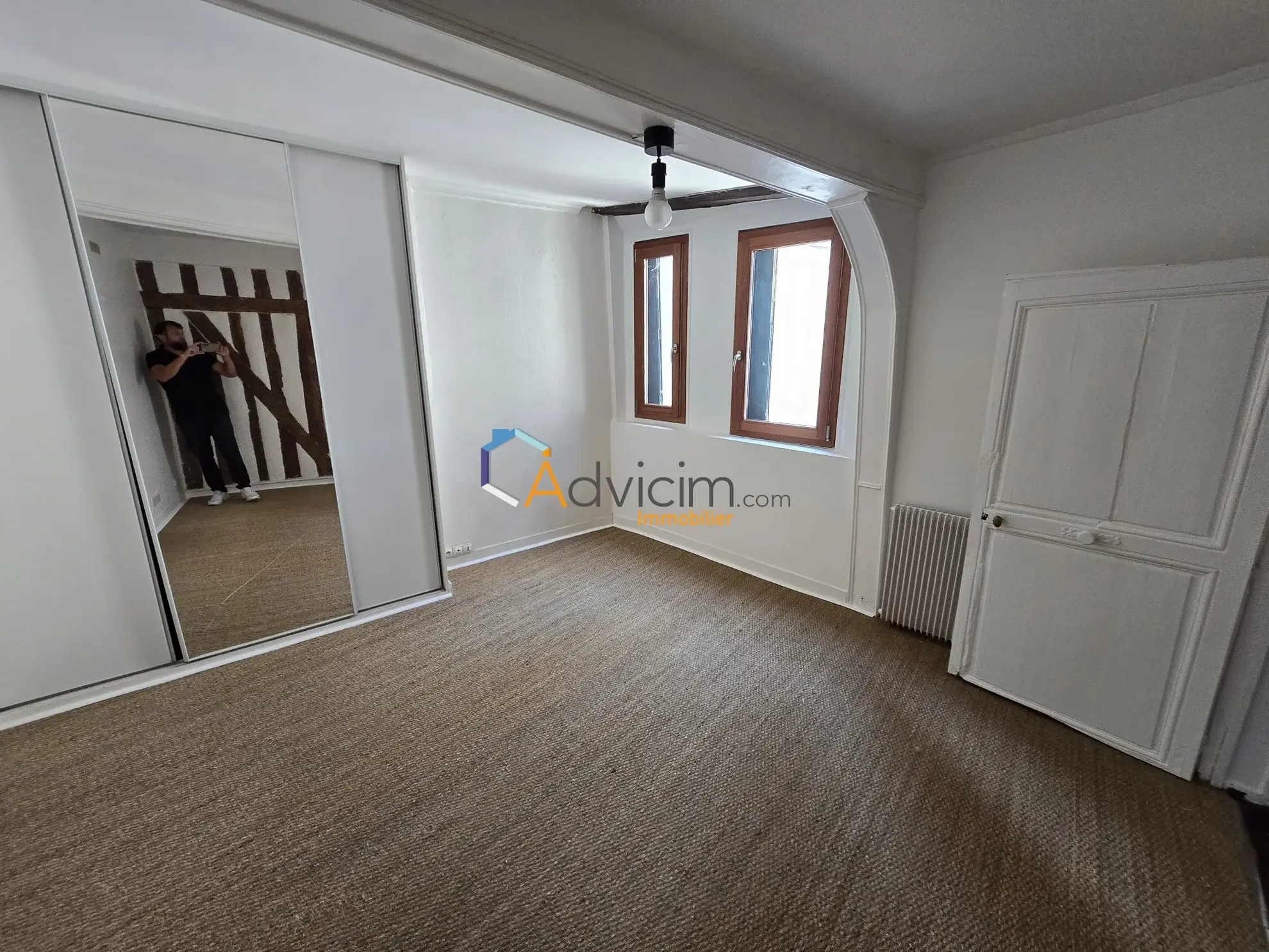 Maison ancienne à vendre à Orléans avec terrasse et potentiel de rénovation 