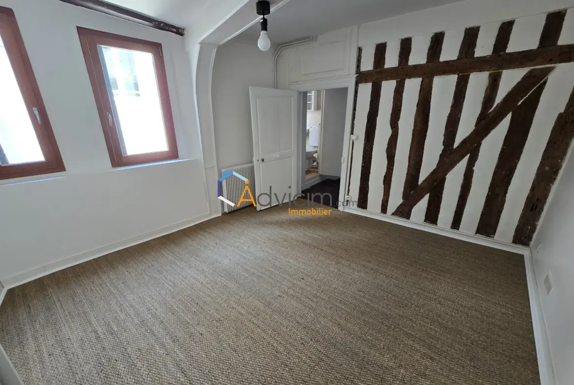 Maison ancienne à vendre à Orléans avec terrasse et potentiel de rénovation 