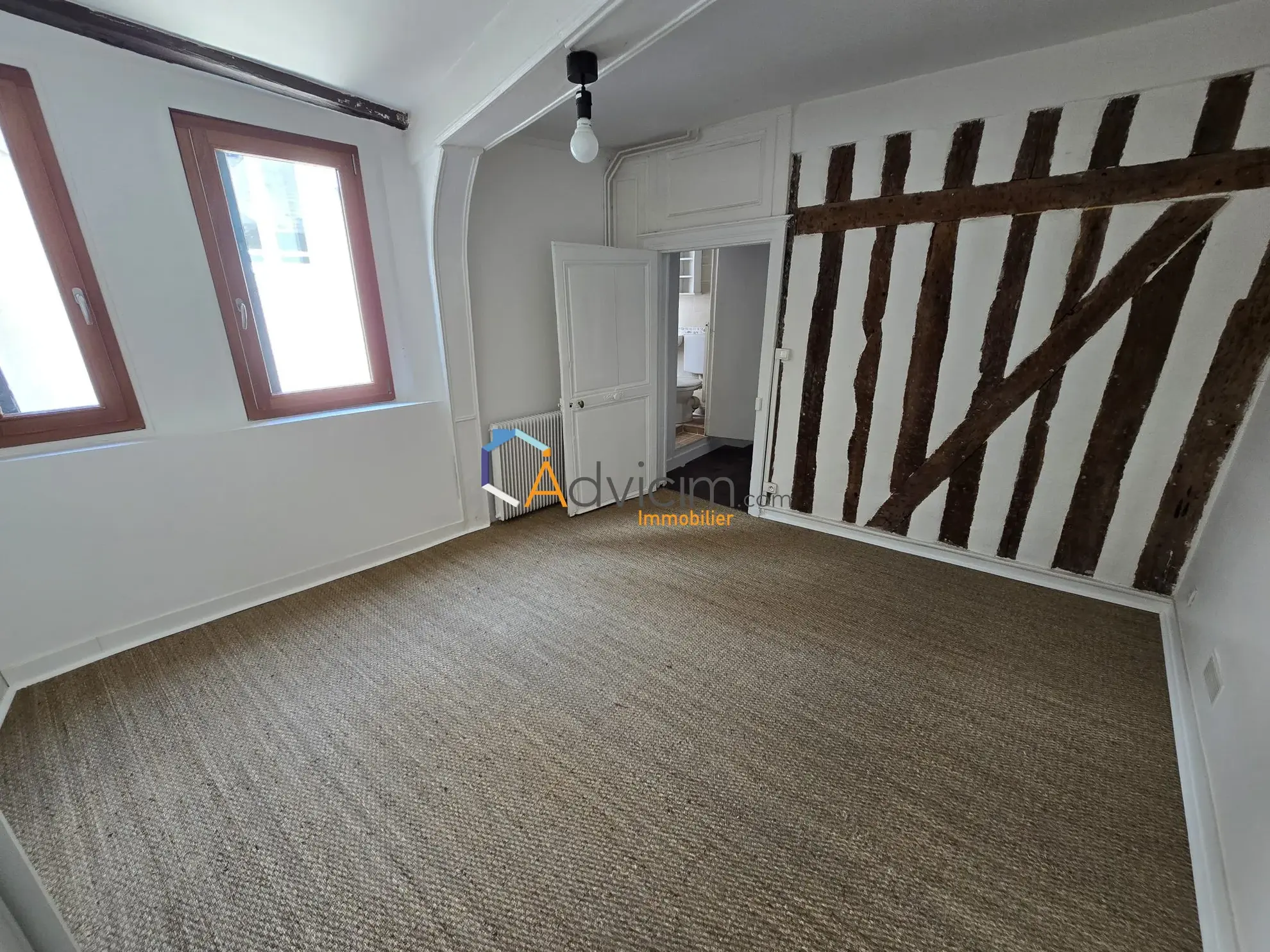 Maison ancienne à vendre à Orléans avec terrasse et potentiel de rénovation 