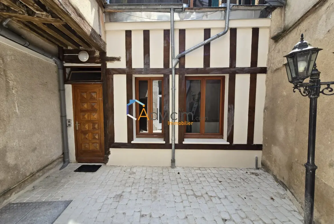 Maison ancienne à vendre à Orléans avec terrasse et potentiel de rénovation 