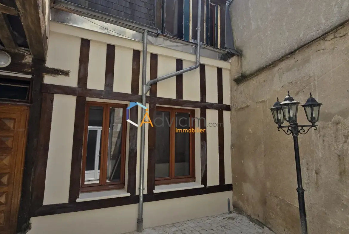Maison ancienne à vendre à Orléans avec terrasse et potentiel de rénovation 