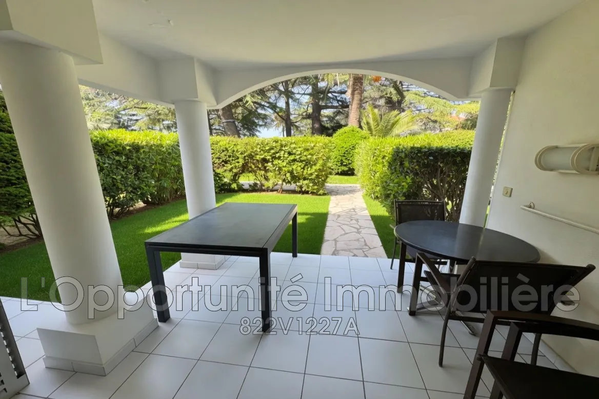 Bel appartement 2 pièces avec terrasse, piscine et jardin à Cannes 