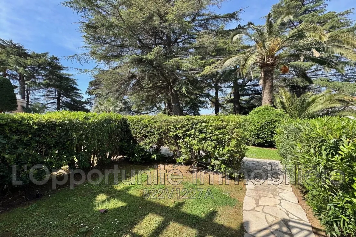 Bel appartement 2 pièces avec terrasse, piscine et jardin à Cannes 