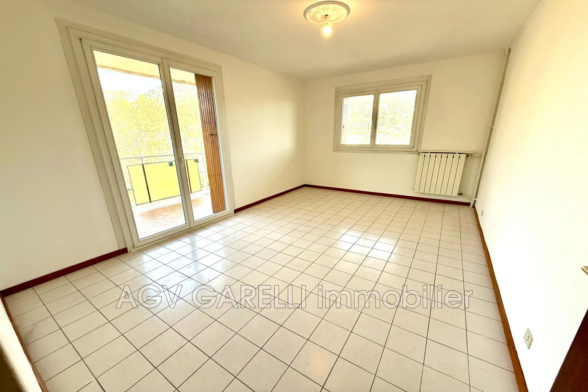Belle appartement 3 pièces avec terrasse, cave et parking à Toulon Ouest 