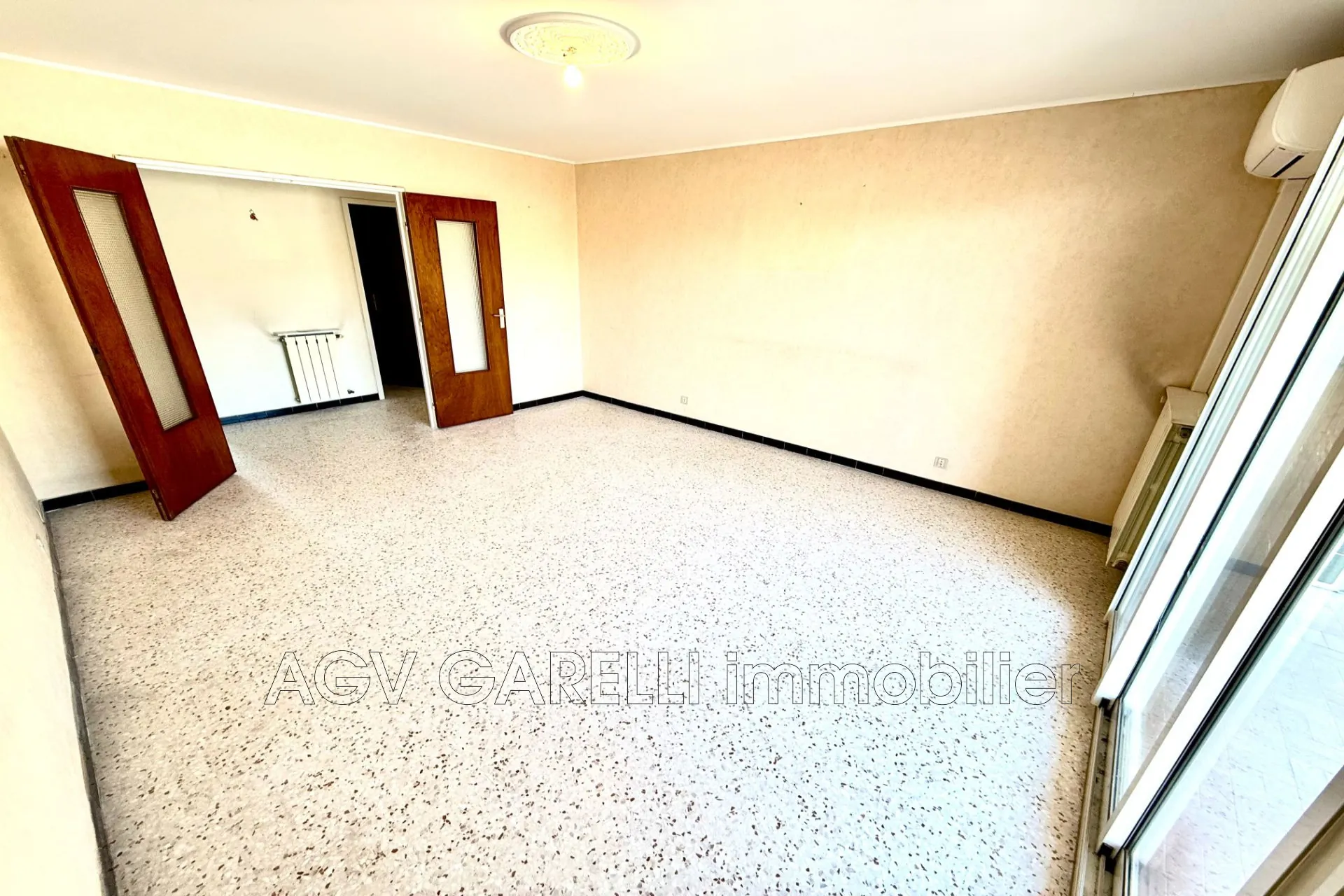 Belle appartement 3 pièces avec terrasse, cave et parking à Toulon Ouest 