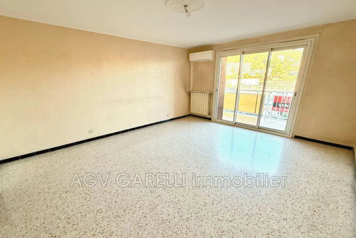 Belle appartement 3 pièces avec terrasse, cave et parking à Toulon Ouest 