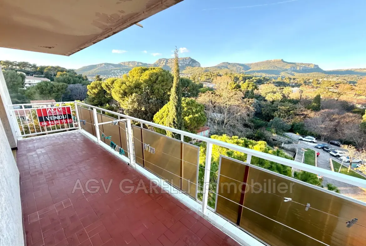 Belle appartement 3 pièces avec terrasse, cave et parking à Toulon Ouest 