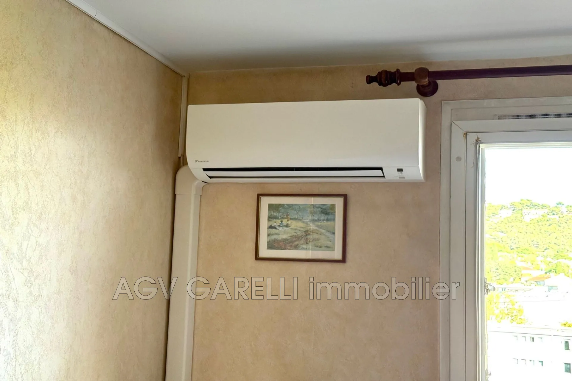 Belle appartement 3 pièces avec terrasse, cave et parking à Toulon Ouest 