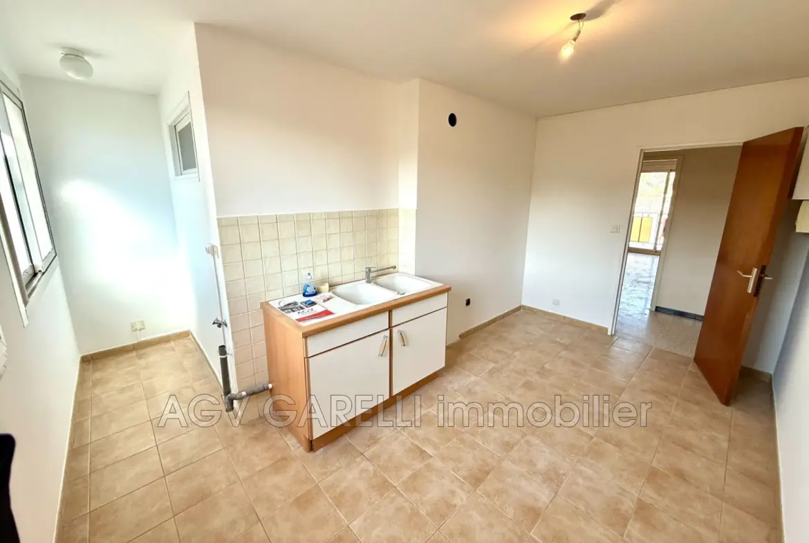 Belle appartement 3 pièces avec terrasse, cave et parking à Toulon Ouest 