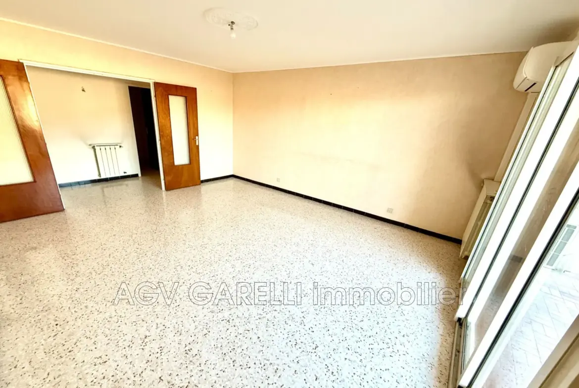 Belle appartement 3 pièces avec terrasse, cave et parking à Toulon Ouest 