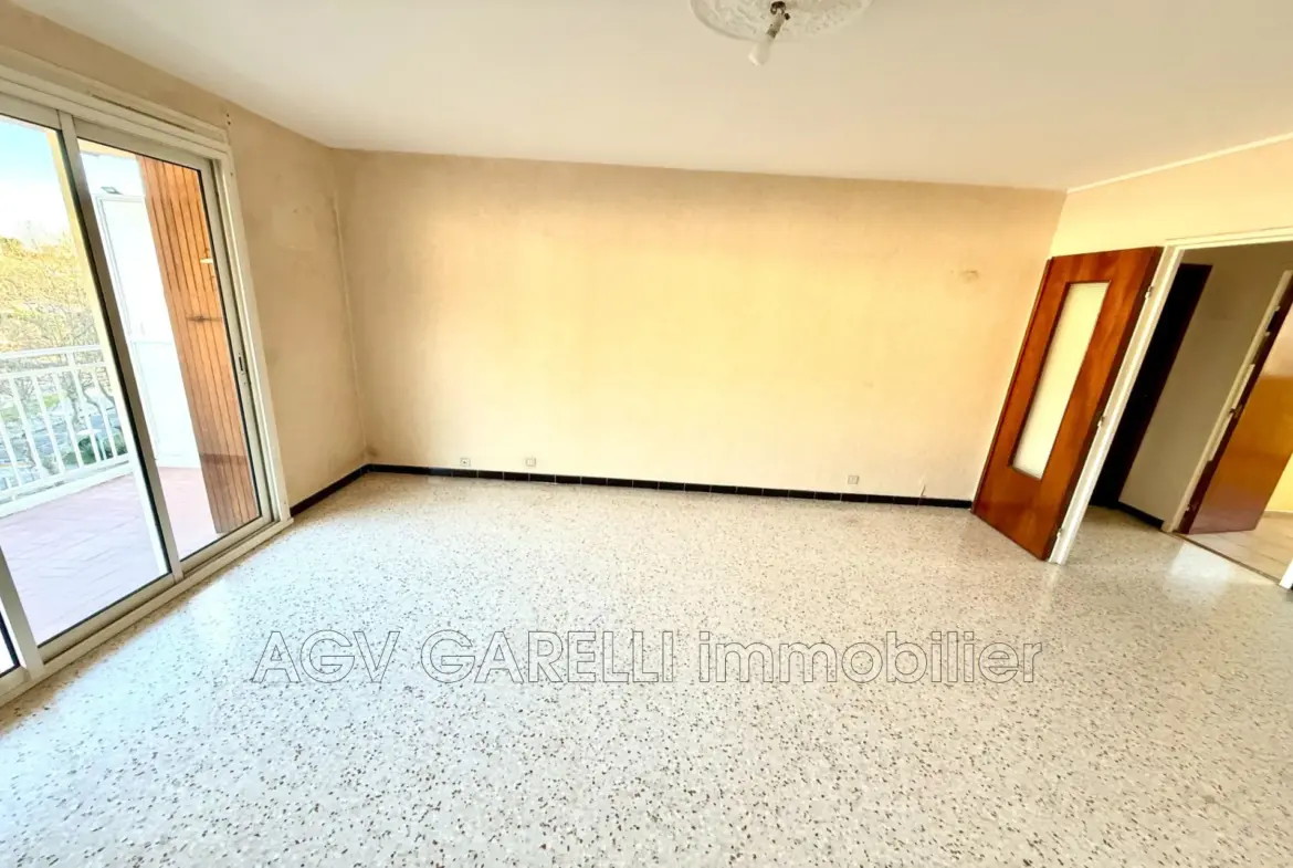 Belle appartement 3 pièces avec terrasse, cave et parking à Toulon Ouest 