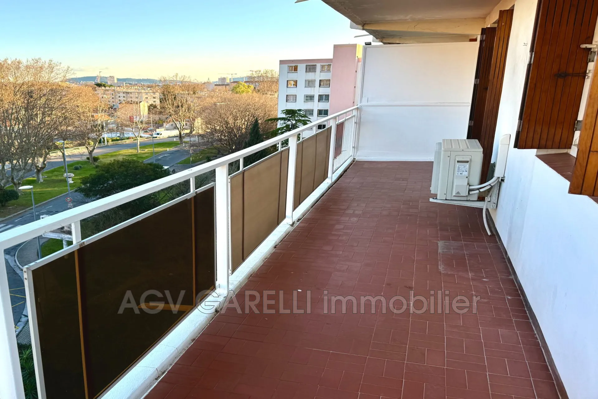 Belle appartement 3 pièces avec terrasse, cave et parking à Toulon Ouest 