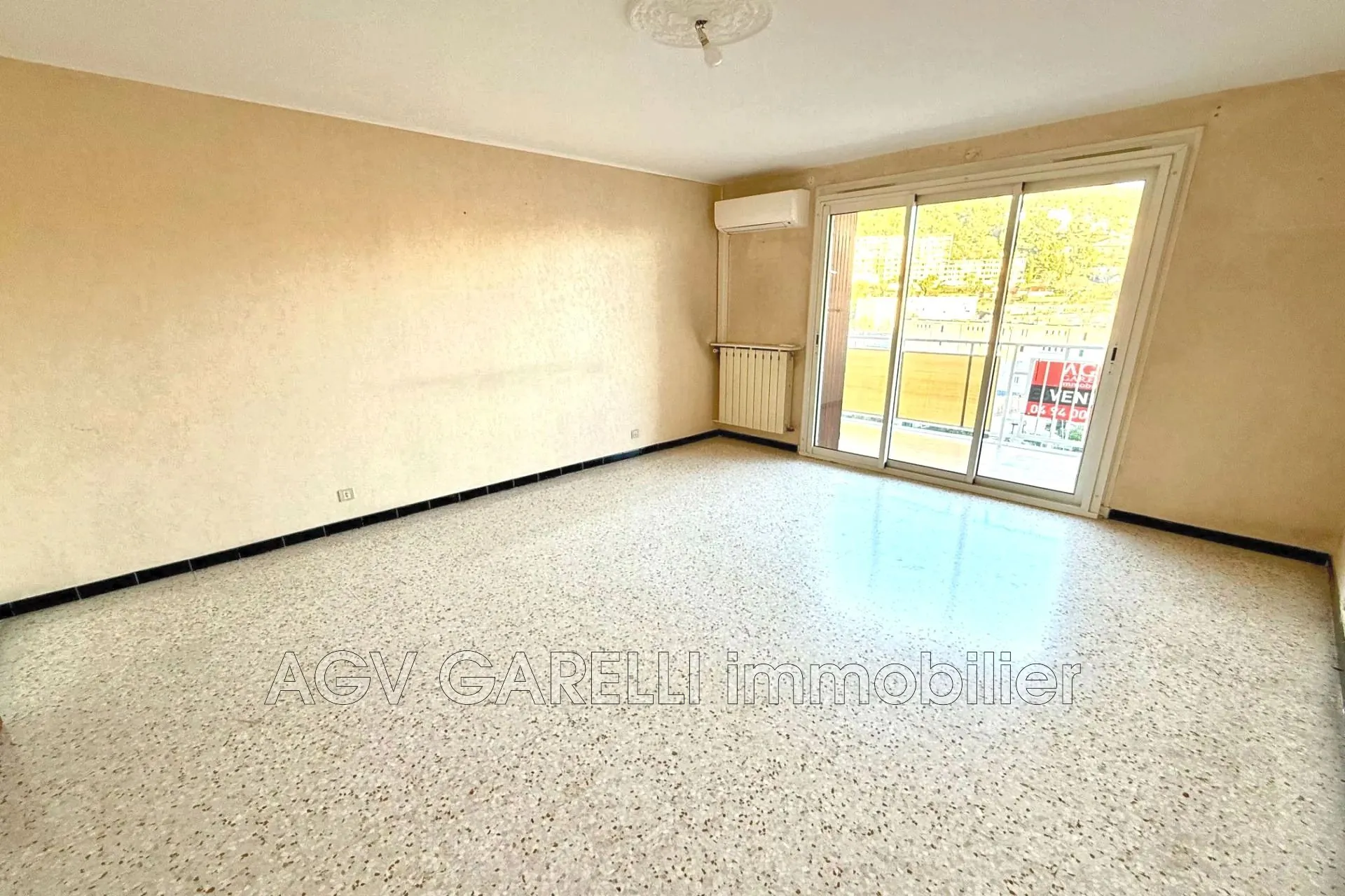 Appartement 3 pièces de 73m² avec terrasse et cave à Toulon 