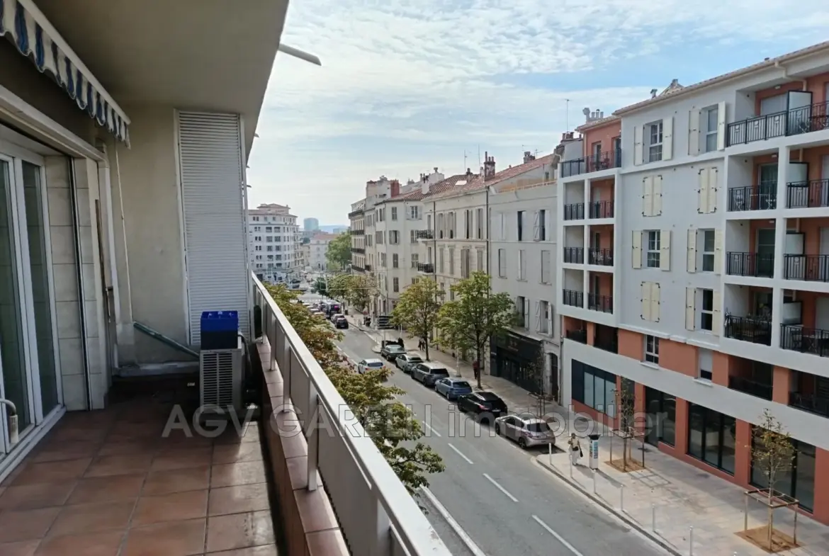 Achat appartement 3 pièces à Toulon avec terrasse et vue dégagée 