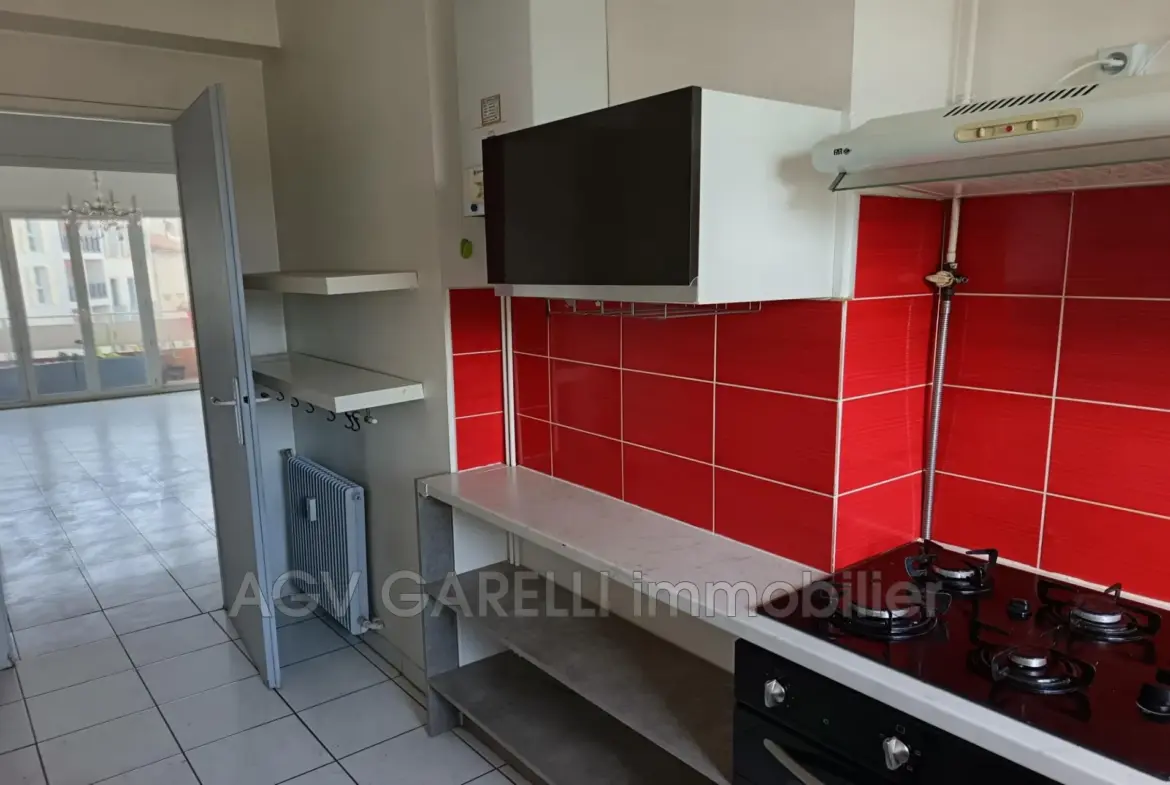 Achat appartement 3 pièces à Toulon avec terrasse et vue dégagée 