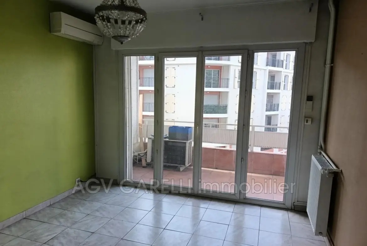 Achat appartement 3 pièces à Toulon avec terrasse et vue dégagée 