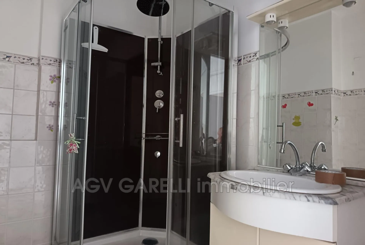 Achat appartement 3 pièces à Toulon avec terrasse et vue dégagée 