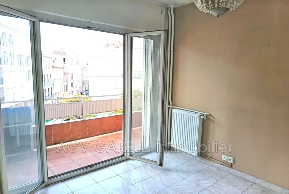 Achat appartement 3 pièces à Toulon avec terrasse et vue dégagée 