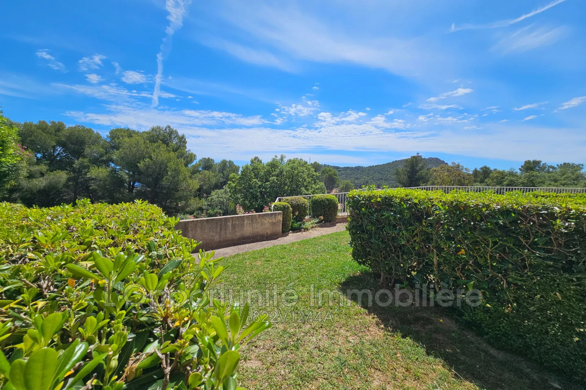 Appartement 2 pièces à Cap Estérel, résidence avec piscine et parking, environnement privilégié