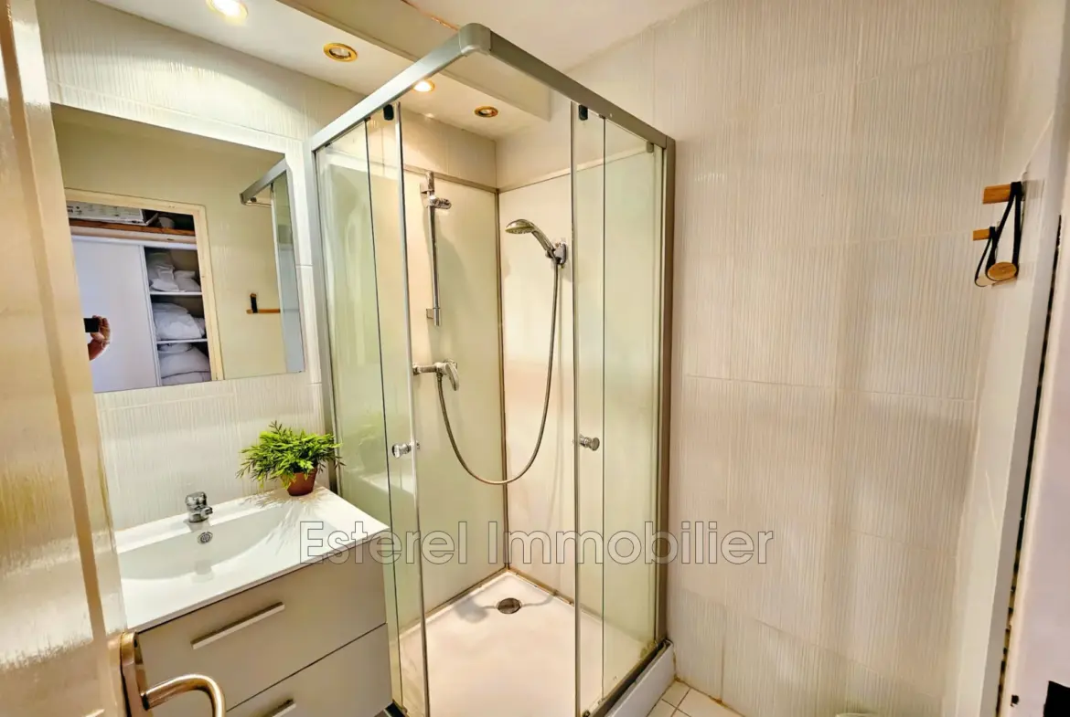 Vente appartement 2 pièces avec terrasse à Cap Estérel – Vue mer et piscine 
