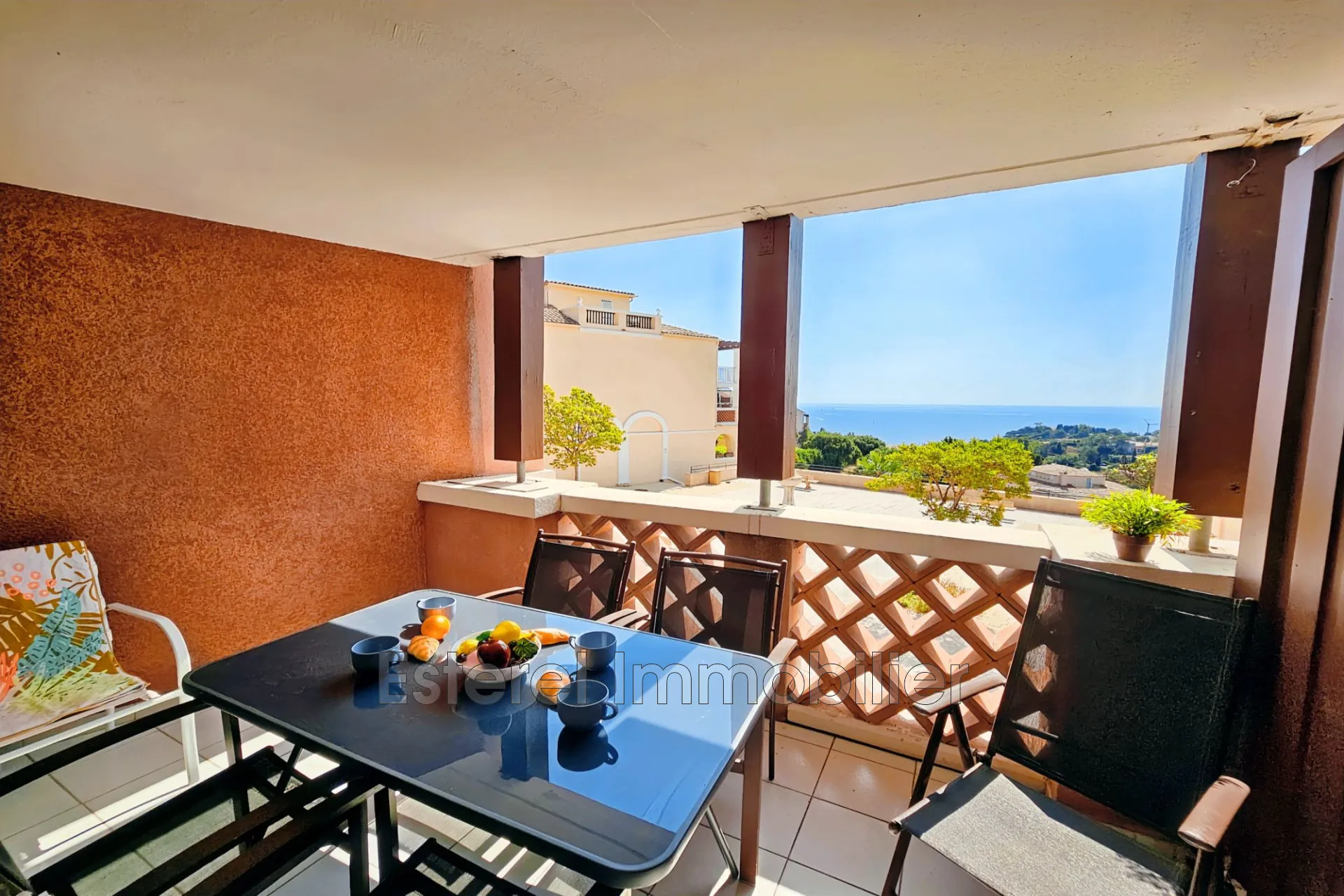 Vente appartement 2 pièces avec terrasse à Cap Estérel – Vue mer et piscine 