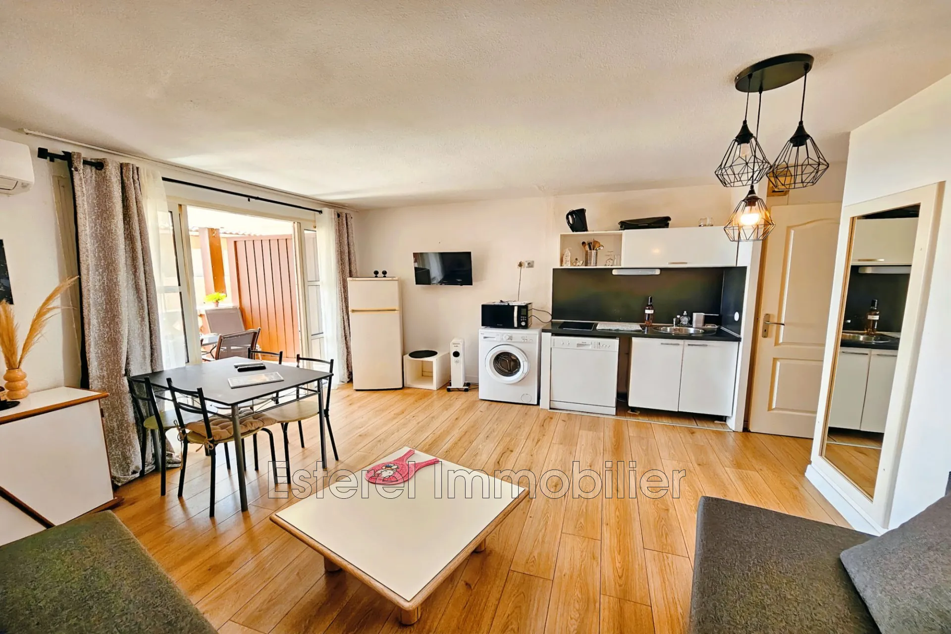 Vente appartement 2 pièces avec terrasse à Cap Estérel – Vue mer et piscine 