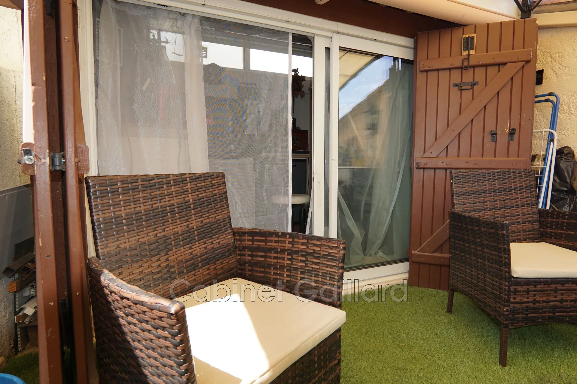 Appartement duplex avec piscine, cave et parking à Peymeinade 